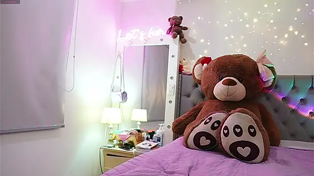 Tiana sanders online show from December 16, 11:50 pm