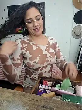 Snapshot of Thaliacooper_ chatting on August 1, 11:47 pm Thaliacooper online show from August 1, 11:47 pm