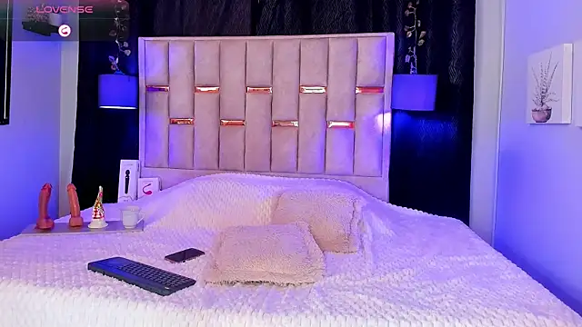 Megan Do Santos online show from October 13, 8:20 pm