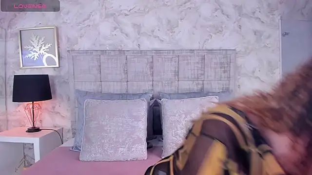 Luna18Pink online show from April 18, 12:42 pm