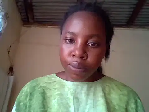 Snapshot of Queen_loveer chatting on February 18, 2:27 pm Queen loveer online show from February 18, 2:27 pm