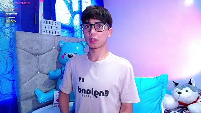 OwenBluee online show from December 4, 8:51 pm