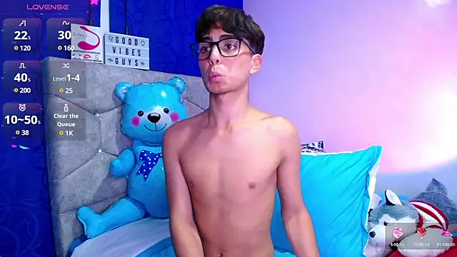 OwenBluee online show from December 4, 11:57 pm