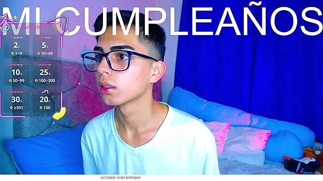 OwenBluee online show from October 14, 7:42 am