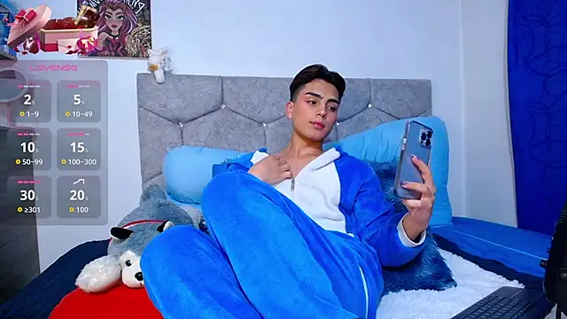 OwenBluee online show from February 19, 6:31 am