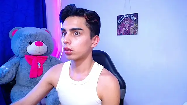 Snapshot of OwenBluee chatting on May 6, 9:31 pm OwenBluee online show from May 6, 9:31 pm