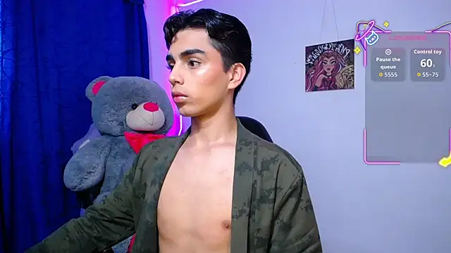 Snapshot of OwenBluee chatting on May 13, 9:00 pm OwenBluee online show from May 13, 9:00 pm