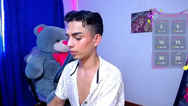 Snapshot of OwenBluee chatting on May 26, 6:04 pm OwenBluee online show from May 26, 6:04 pm