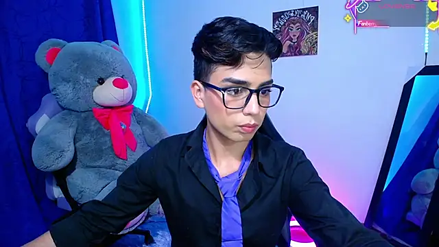 Snapshot of OwenBluee chatting on June 4, 12:22 pm OwenBluee online show from June 4, 12:22 pm