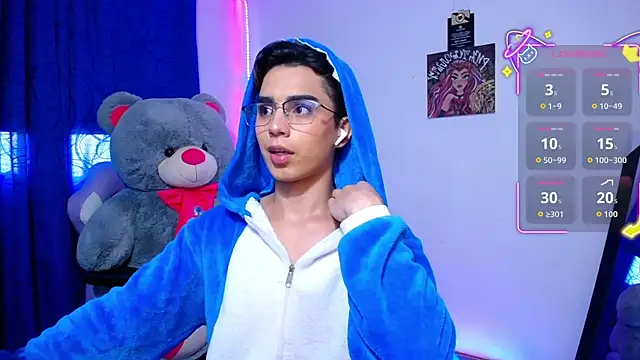 Snapshot of OwenBluee chatting on June 25, 1:48 pm OwenBluee online show from June 25, 1:48 pm