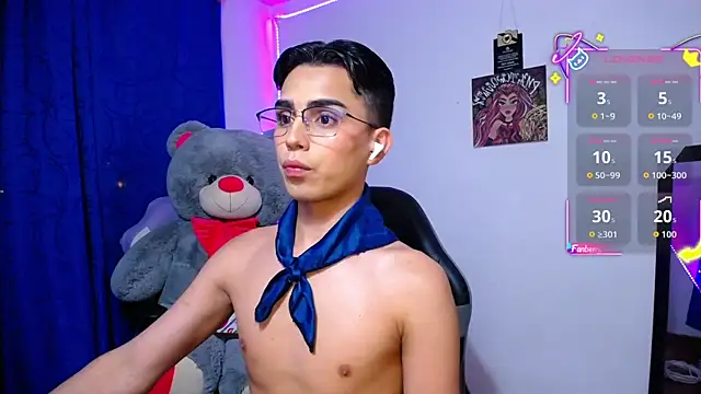 Snapshot of OwenBluee chatting on July 5, 7:37 am OwenBluee online show from July 5, 7:37 am