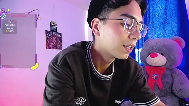 Snapshot of OwenBluee chatting on July 12, 3:03 pm OwenBluee online show from July 12, 3:03 pm
