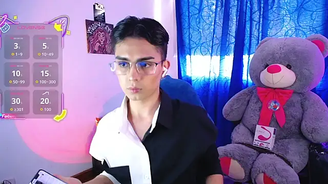 Snapshot of OwenBluee chatting on July 13, 4:32 pm OwenBluee online show from July 13, 4:32 pm