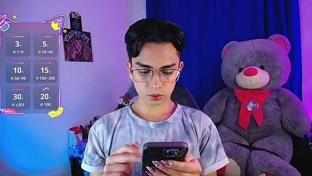 Snapshot of OwenBluee chatting on July 24, 7:06 am OwenBluee online show from July 24, 7:06 am