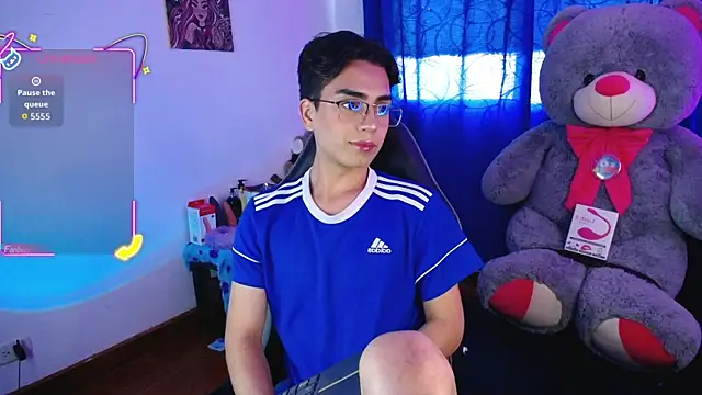 Snapshot of OwenBluee chatting on July 28, 12:48 pm OwenBluee online show from July 28, 12:48 pm