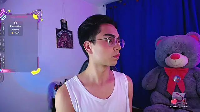 Snapshot of OwenBluee chatting on July 29, 8:45 am OwenBluee online show from July 29, 8:45 am