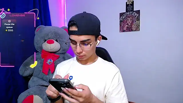 Snapshot of OwenBluee chatting on July 31, 10:14 am OwenBluee online show from July 31, 10:14 am
