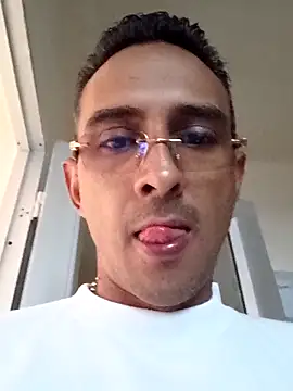 Snapshot of paisa233 chatting on October 24, 2:35 pm paisa233 online show from October 24, 2:35 pm