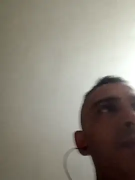 Snapshot of paisa233 chatting on February 20, 3:14 am paisa233 online show from February 20, 3:14 am