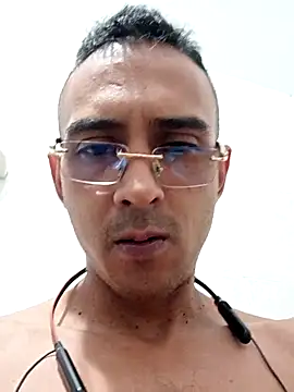 Snapshot of paisa233 chatting on February 24, 4:21 am paisa233 online show from February 24, 4:21 am