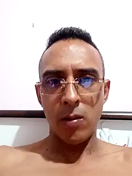 Snapshot of paisa233 chatting on February 28, 3:51 am paisa233 online show from February 28, 3:51 am