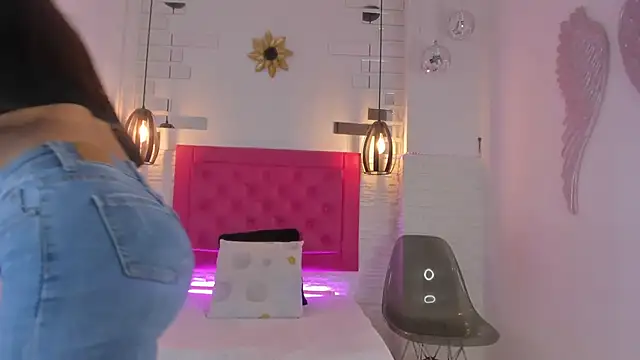 Snapshot of mia_six66 chatting on March 8, 11:27 am mia six66 online show from March 8, 11:27 am