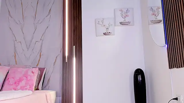 mia six66 online show from April 4, 12:13 pm