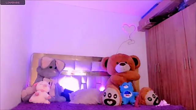 Snapshot of Lucidollts_ chatting on February 9, 5:43 pm Lucidollts online show from February 9, 5:43 pm