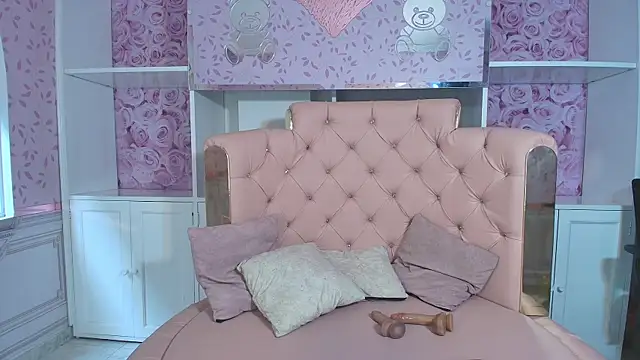 Bonnie  milf online show from March 11, 11:55 am