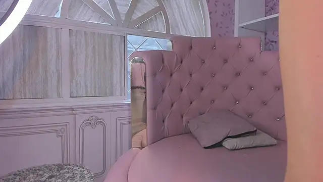 Bonnie  milf online show from March 18, 1:53 pm