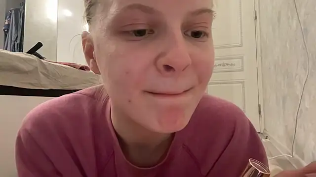 wrenlie online show from March 24, 8:25 pm