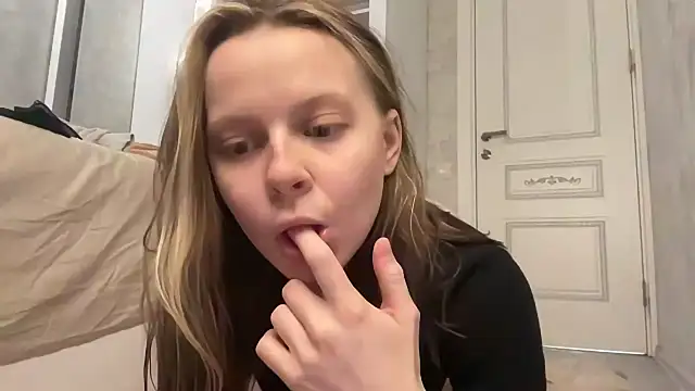 wrenlie online show from April 22, 9:05 pm