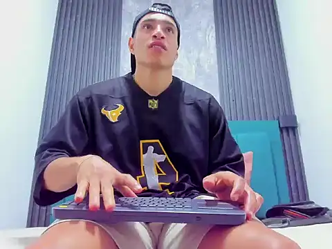 Snapshot of jack_pergurtson01 chatting on December 1, 10:31 am jack pergurtson01 online show from December 1, 10:31 am