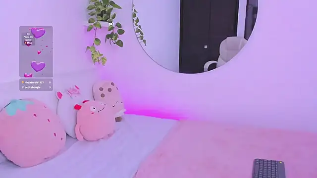 Snapshot of Catbaby888_ chatting on March 4, 1:45 am Catbaby888  online show from March 4, 1:45 am