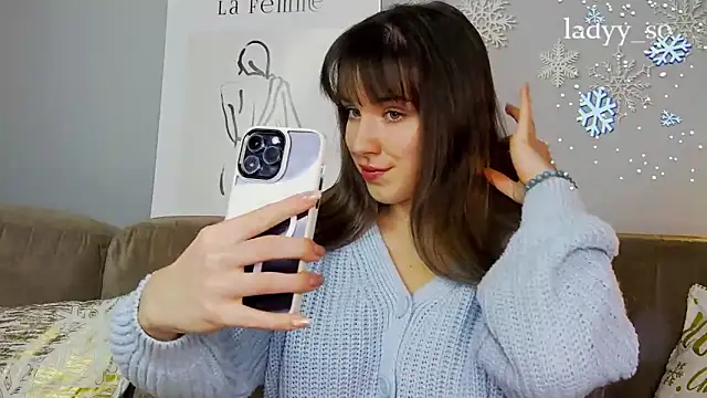 Snapshot of Sofia_Hugs chatting on January 30, 11:11 am Sofia Hugs online show from January 30, 11:11 am