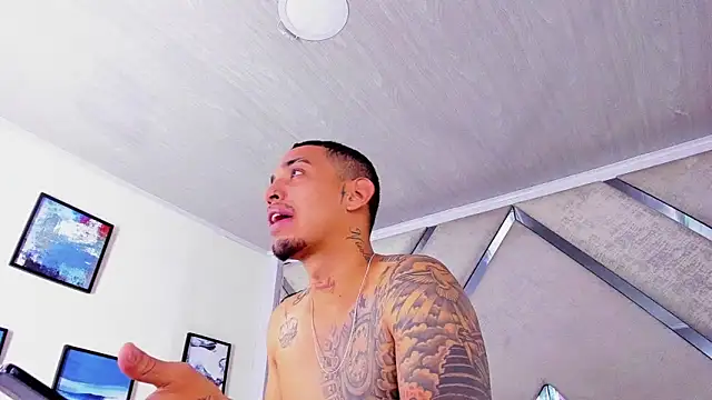 Damian09  online show from December 15, 9:08 pm