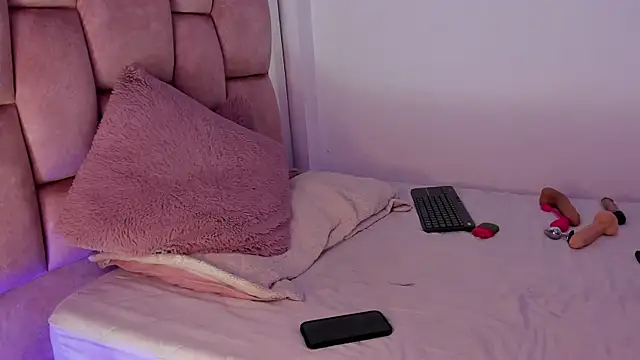 Dylanwhite23  online show from March 21, 3:44 am