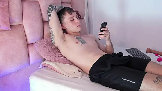 Dylanwhite23  online show from March 21, 6:49 am