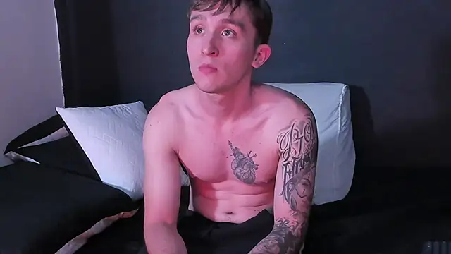 Dylanwhite23  online show from October 5, 8:29 pm