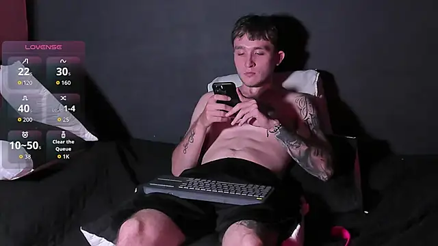 Dylanwhite23  online show from October 18, 8:20 pm