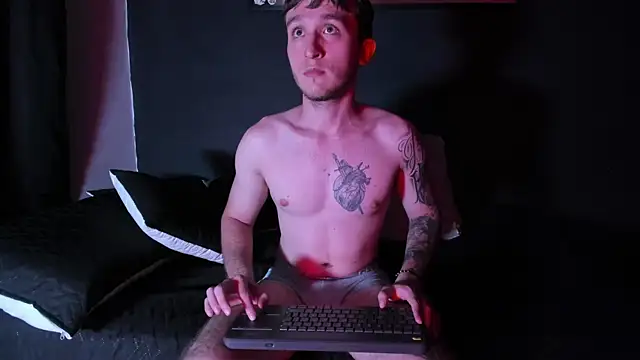 Dylanwhite23  online show from October 29, 8:21 pm