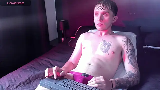 Dylanwhite23  online show from December 15, 5:06 pm