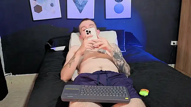 Dylanwhite23  online show from March 13, 9:54 pm