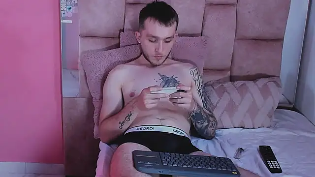 Dylanwhite23  online show from April 23, 9:50 pm