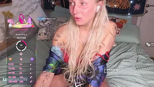 GoodGirl0024 online show from April 17, 8:34 pm