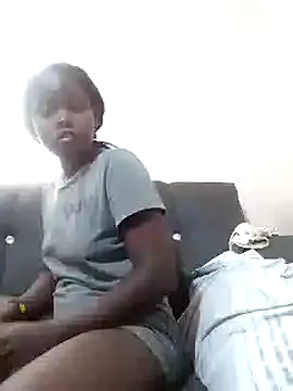 Snapshot of Sweetcecie01 chatting on January 21, 9:03 am Sweetcecie01 online show from January 21, 9:03 am