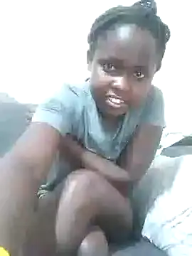 Snapshot of Sweetcecie01 chatting on January 23, 10:33 pm Sweetcecie01 online show from January 23, 10:33 pm