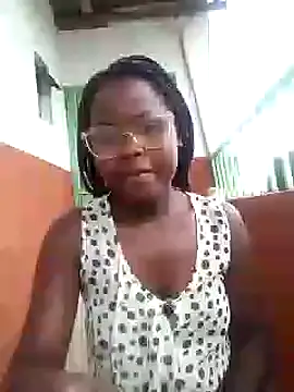 Snapshot of Sweetcecie01 chatting on February 2, 1:52 pm Sweetcecie01 online show from February 2, 1:52 pm