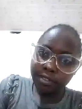 Snapshot of Sweetcecie01 chatting on February 15, 9:59 pm Sweetcecie01 online show from February 15, 9:59 pm