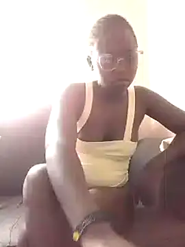 Snapshot of Sweetcecie01 chatting on February 20, 11:53 am Sweetcecie01 online show from February 20, 11:53 am